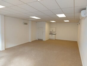 5 Parkhouse St, Ayr for lease Interior Photo- Image 2 of 3
