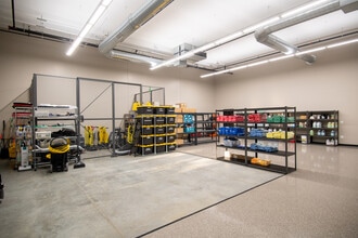 8075 Town Centre Dr, Broadview Heights, OH for lease Interior Photo- Image 1 of 2