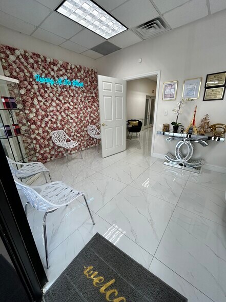 2100-2140 Michigan Ave, Kissimmee, FL à louer - Photo du bâtiment - Image 2 de 7