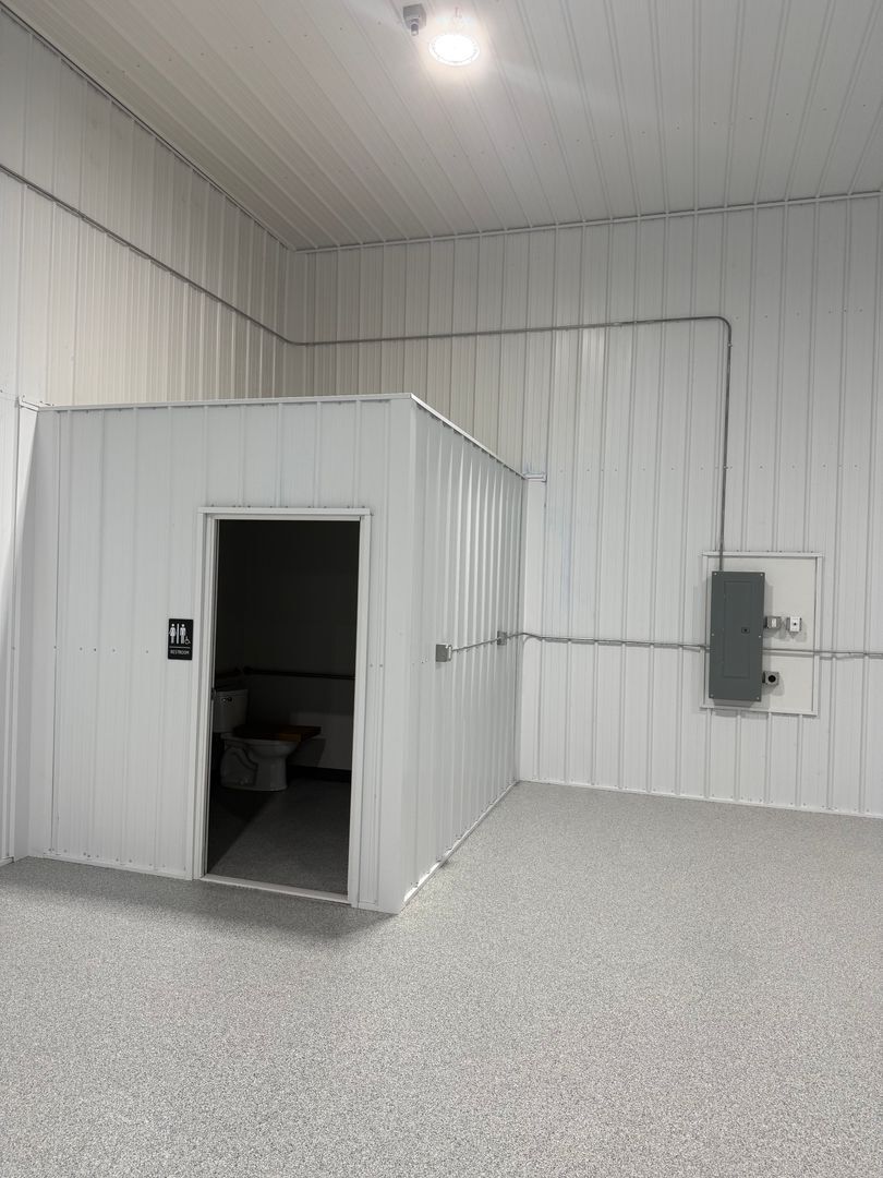 1106 S 34th St, Norfolk, NE for lease Interior Photo- Image 1 of 2