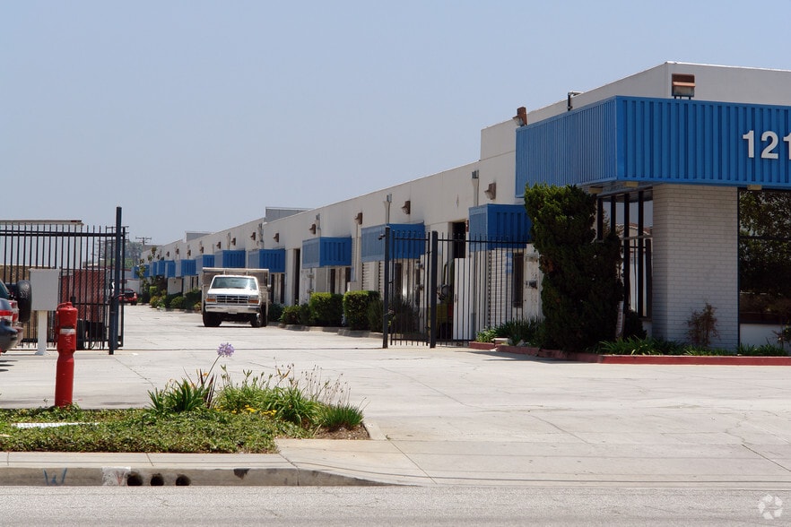 12150 Bloomfield Ave, Santa Fe Springs, CA à louer - Photo du bâtiment - Image 3 de 4