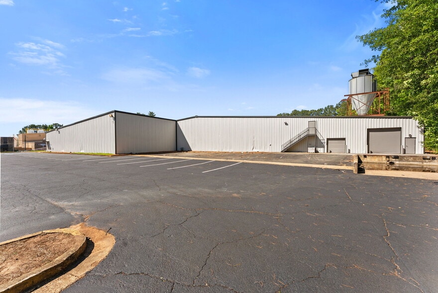 154 Industrial Park Cir, Lawrenceville, GA for lease - Building Photo - Image 3 of 14