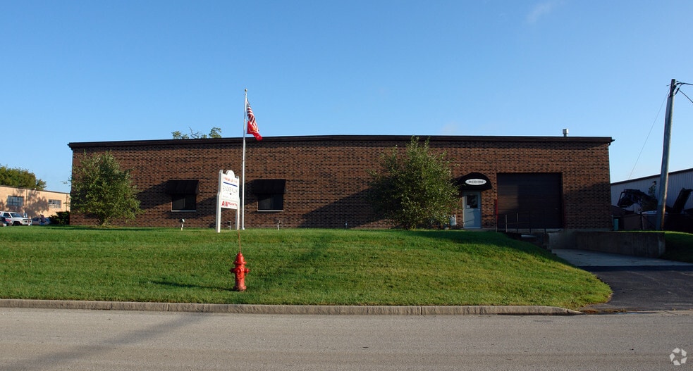 27W982 Commercial Ave, Lake Barrington, IL for sale - Building Photo - Image 2 of 2