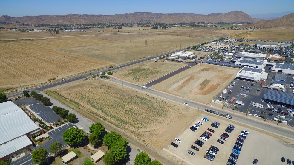 Warren Rd & Auto Mall Dr, Hemet, CA for sale - Aerial - Image 3 of 7