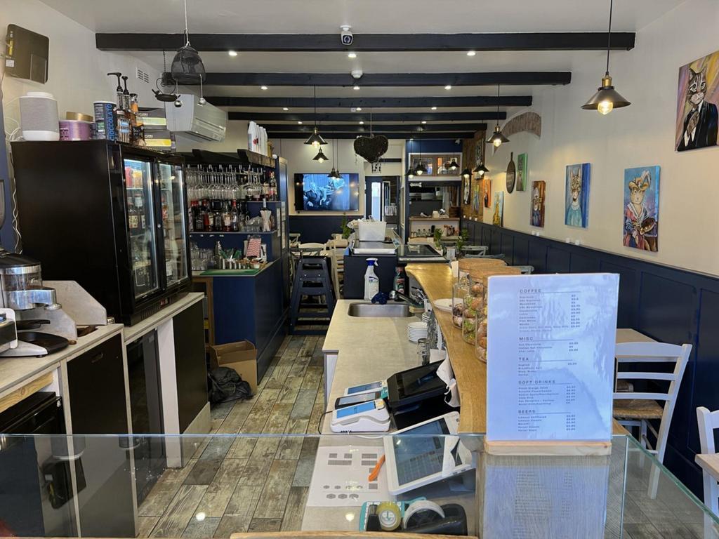 25A Walm Ln, London for lease Interior Photo- Image 1 of 18