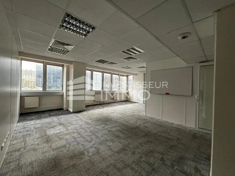 Bureau dans Fontenay-sous-Bois à louer - Photo du bâtiment - Image 3 de 10
