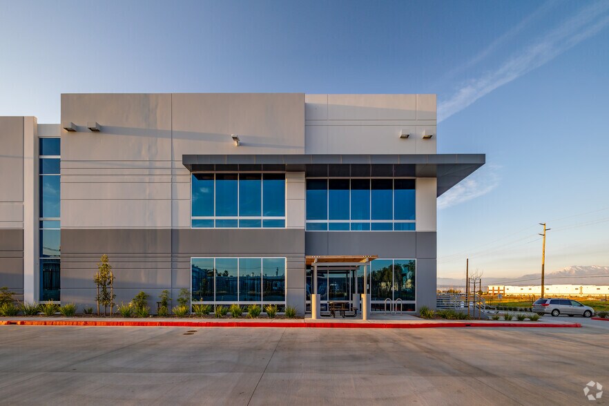 18631 Seaton Ave, Perris, CA à louer - Photo du bâtiment - Image 3 de 7