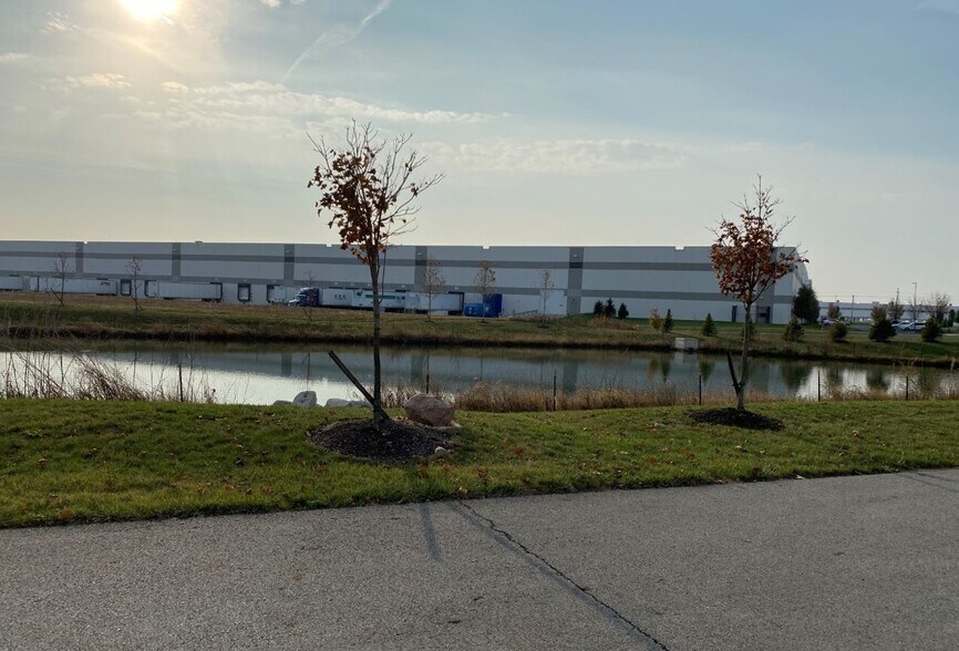 9224 Intermodal Ct N, Columbus, OH à louer - Photo du bâtiment - Image 3 de 4