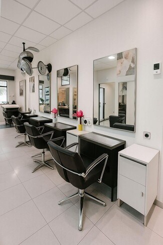 Plus de détails pour Commerce de détail à vendre