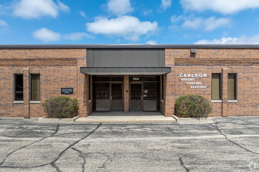 3340 W Lake Ave, Glenview, IL à louer - Photo du bâtiment - Image 2 de 7