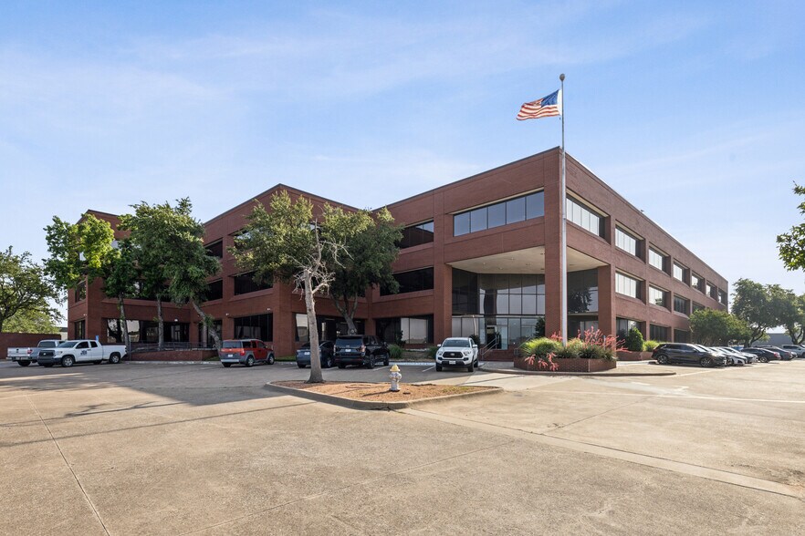 2121 Midway Rd, Carrollton, TX à louer - Photo du bâtiment - Image 2 de 22