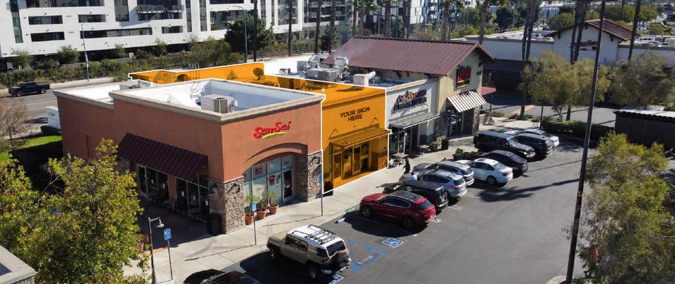 9243 Winnetka Ave, Chatsworth, CA à louer - Photo du bâtiment - Image 2 de 7