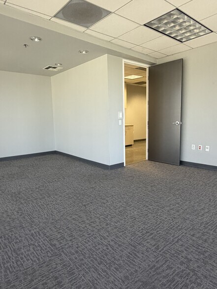 620 N Brand Blvd, Glendale, CA à louer - Photo intérieure - Image 3 de 9