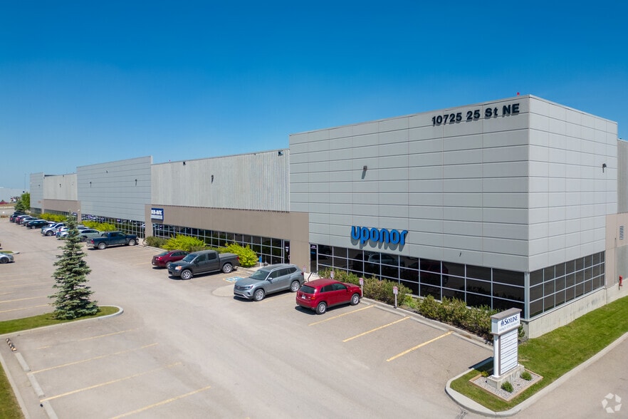 10725 25th St NE, Calgary, AB à louer - Photo principale - Image 1 de 6