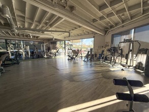 3233-3249 Associated Rd, Fullerton, CA à louer Photo intérieure- Image 1 de 6