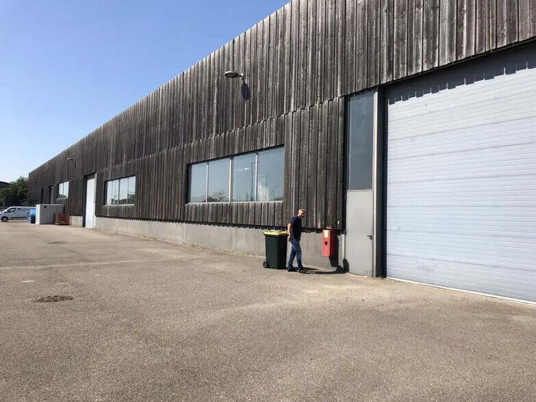 7 Rue Michel Jacquet, Saint-Priest for lease - Building Photo - Image 1 of 9