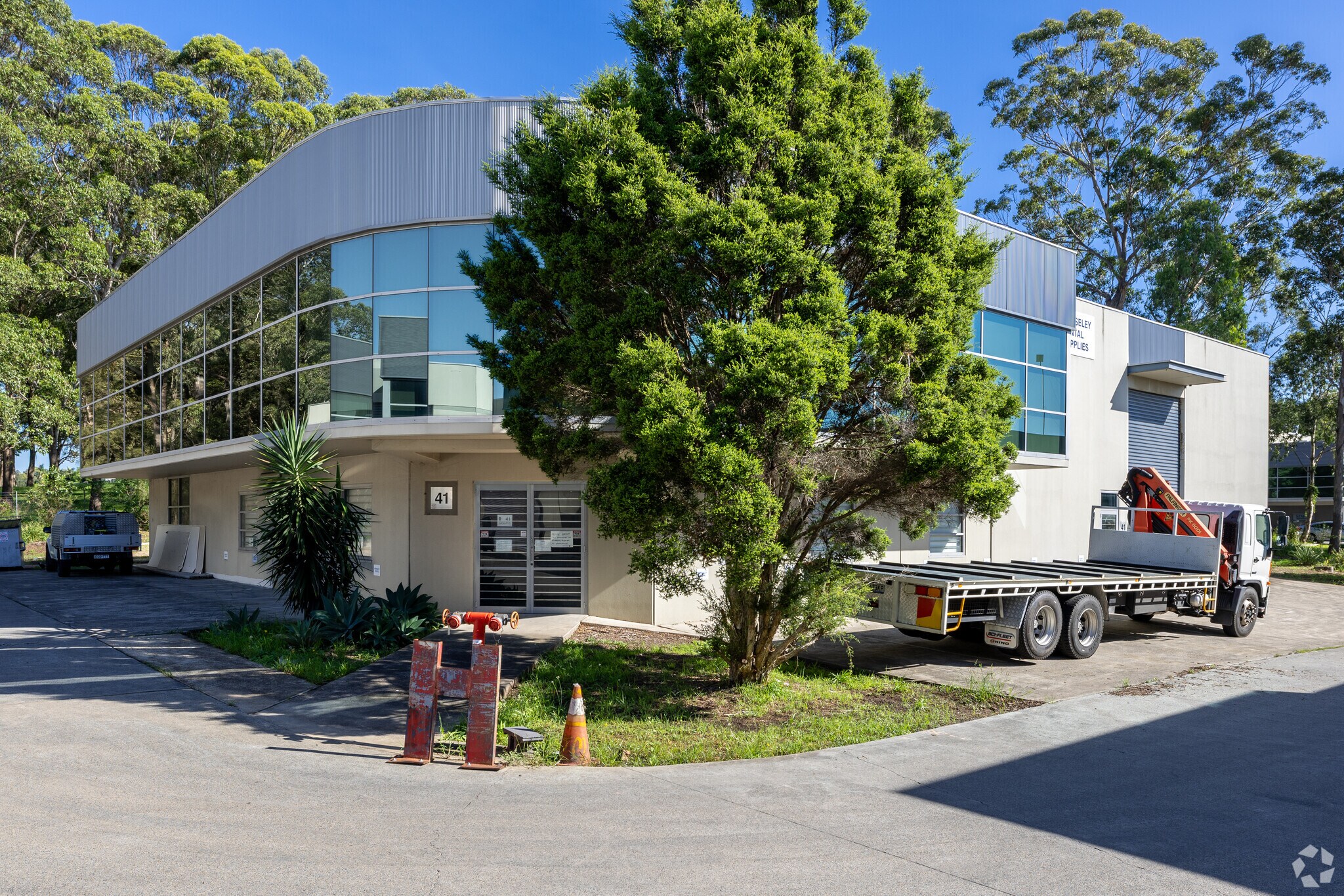 10 Straits Ave, South Granville for sale Primary Photo- Image 1 of 5