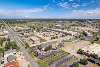 1420 N Lorraine St, Hutchinson, KS - Aerial  map view