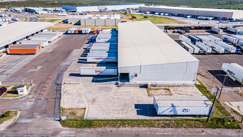 13806 N Unitec Dr, Laredo, TX à louer - Photo du bâtiment - Image 2 de 63