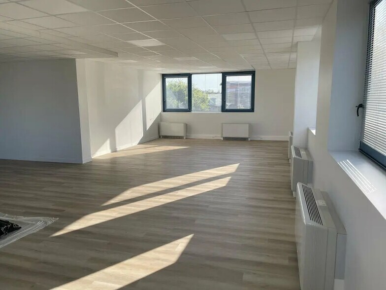 Bureau dans Écully à louer - Photo intérieure - Image 3 de 14