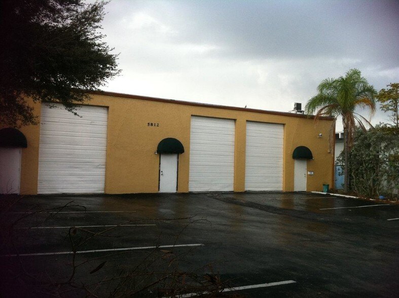 5812 SW 25th St, West Park, FL à vendre - Photo du bâtiment - Image 3 de 20