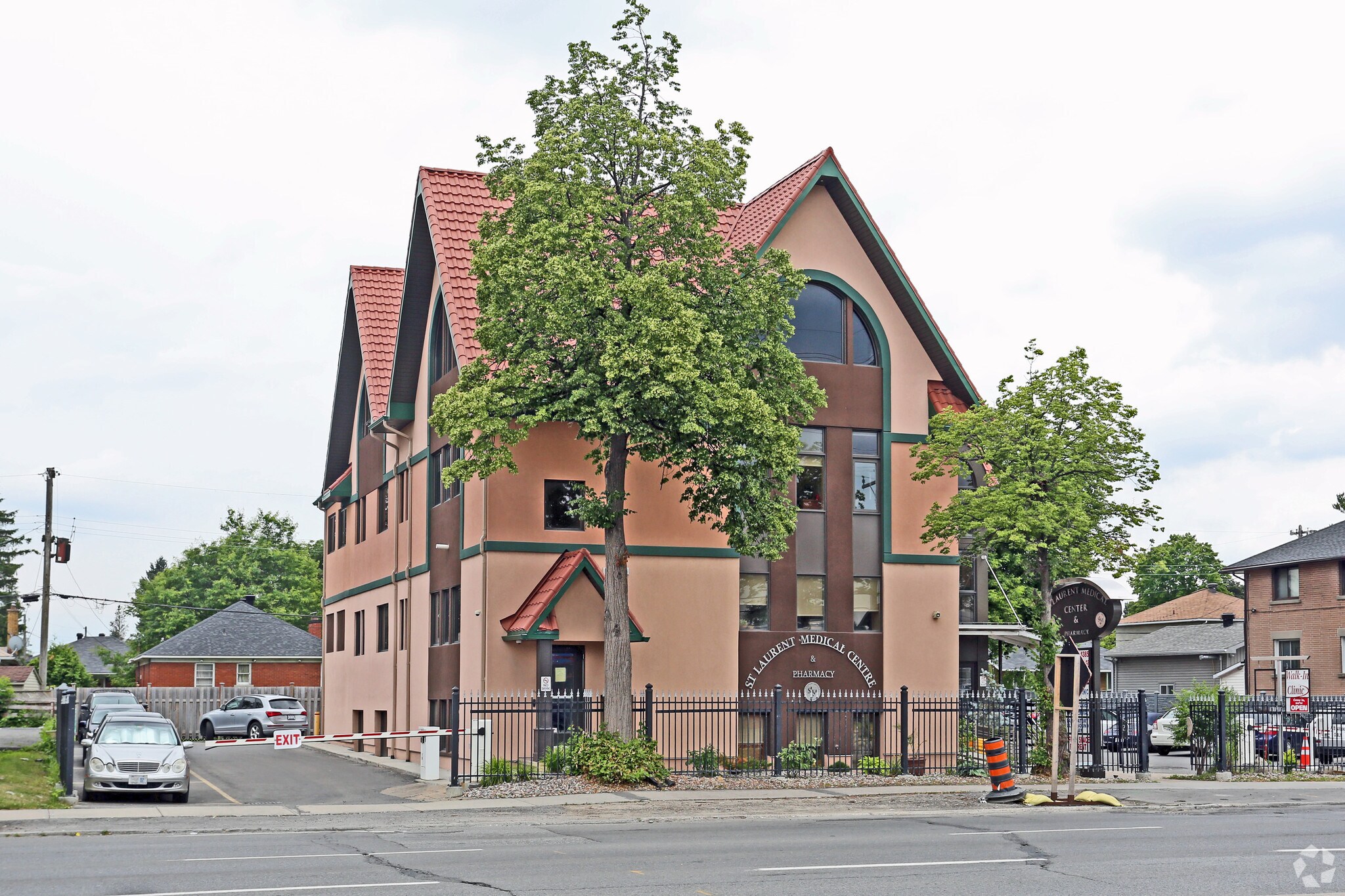 968 St Laurent Blvd, Ottawa, ON à vendre Photo du bâtiment- Image 1 de 1