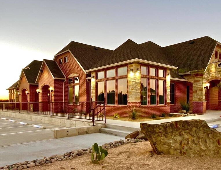 1000 Legacy Ranch Rd, Waxahachie, TX à louer - Photo du bâtiment - Image 1 de 10