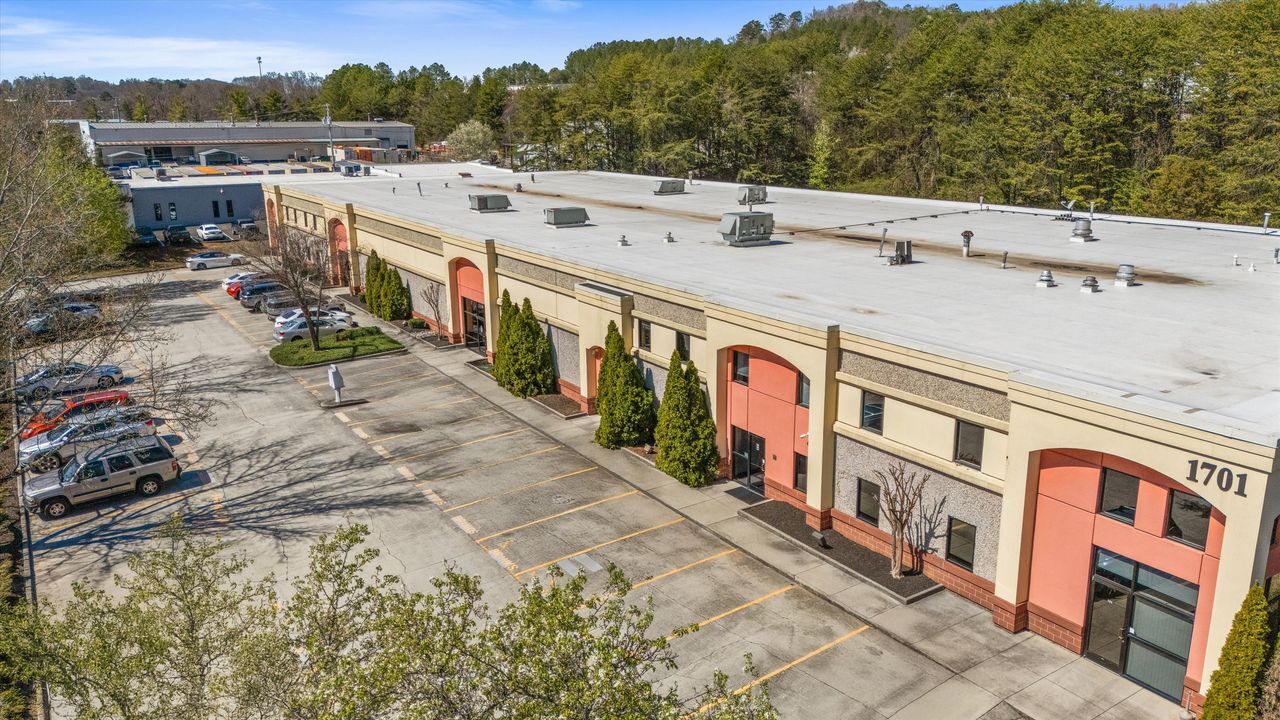 1701 Louisville Dr, Knoxville, TN for lease Building Photo- Image 1 of 24