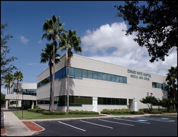 2191 9th Ave N, Saint Petersburg, FL à louer - Photo du bâtiment - Image 1 de 6