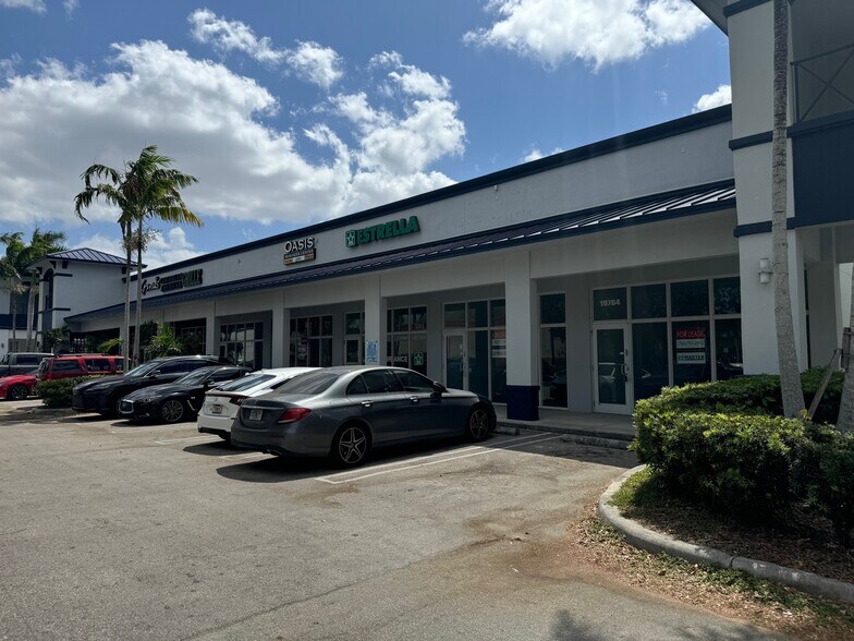 19750 NW 27th Ave, Miami Gardens, FL à louer - Photo du bâtiment - Image 2 de 3