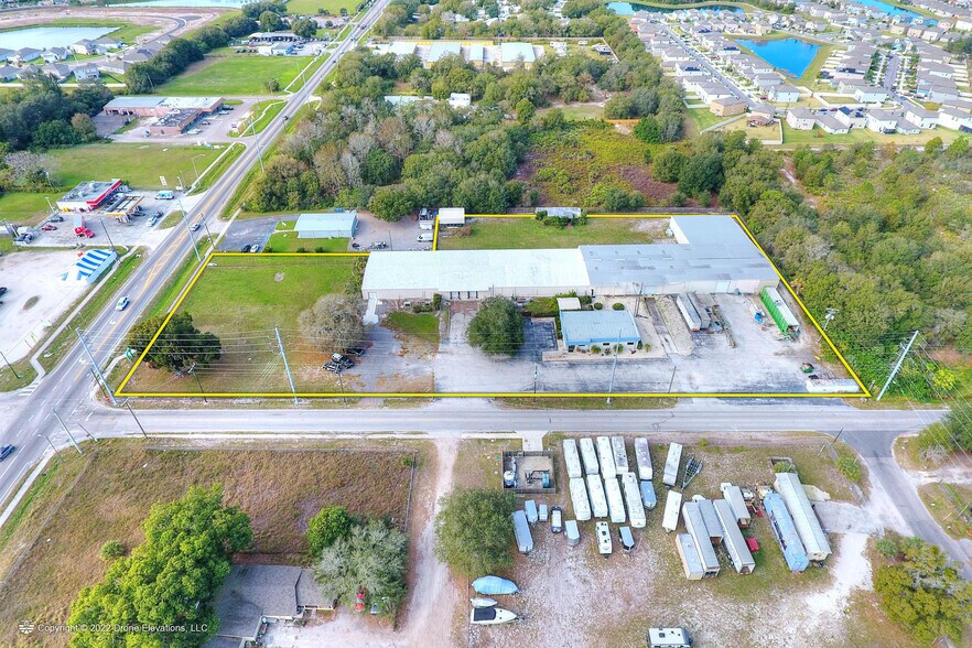 707 W Lake Dr, Wimauma, FL à vendre - Photo du bâtiment - Image 1 de 20