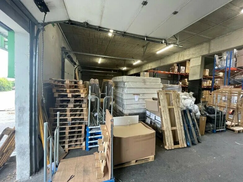 Flex dans Genas à louer - Photo du bâtiment - Image 2 de 12