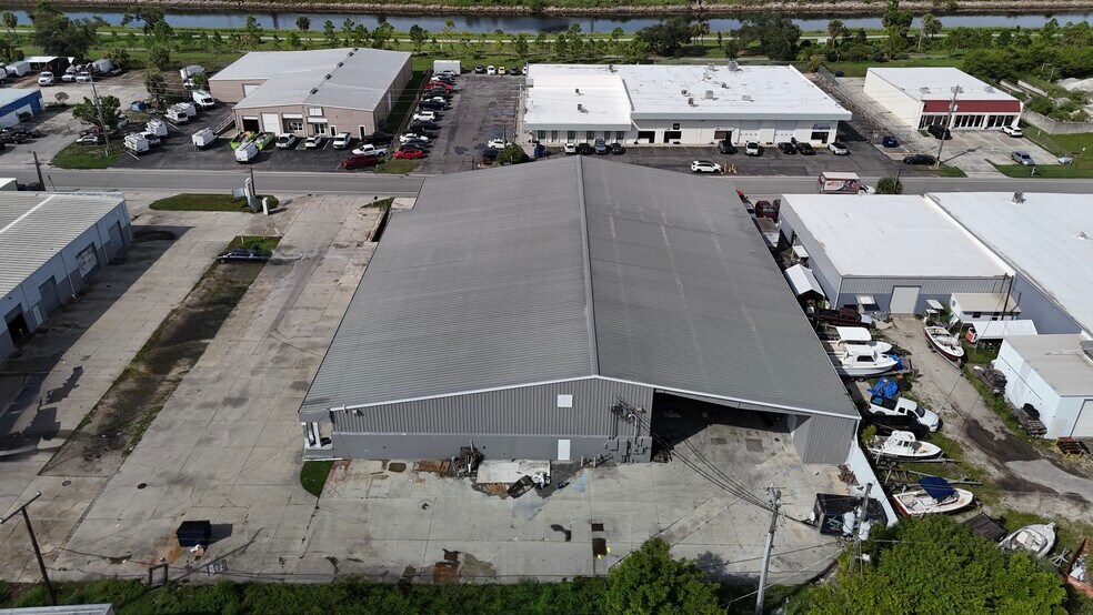 333 Seaboard Ave, Venice, FL for sale - Building Photo - Image 2 of 8