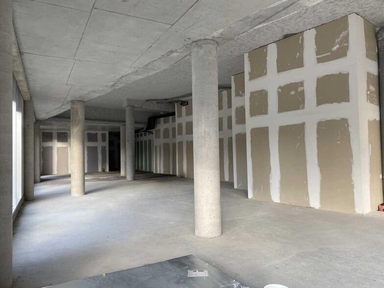 Retail in Lille for lease - Interior Photo - Image 1 of 3