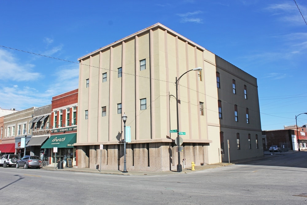 420 South Ave, Springfield, MO à vendre Photo principale- Image 1 de 11