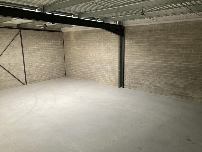 Bureau dans Champagne-sur-Oise à louer - Photo intérieure - Image 3 de 9