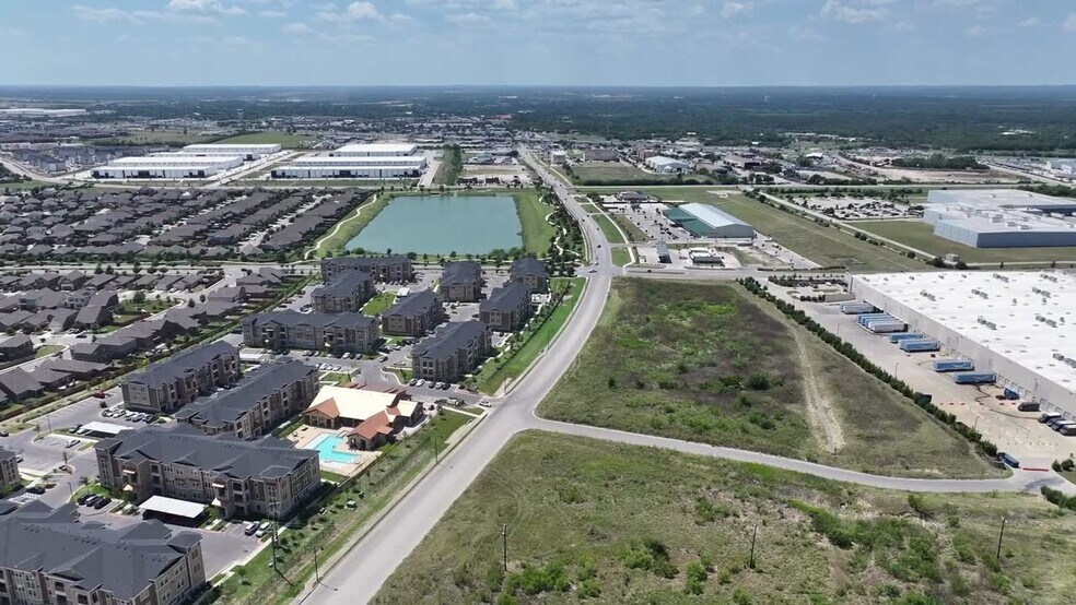 The Corner on Main, Buda, TX à louer - Vidéo sur l’inscription commerciale - Image 2 de 18