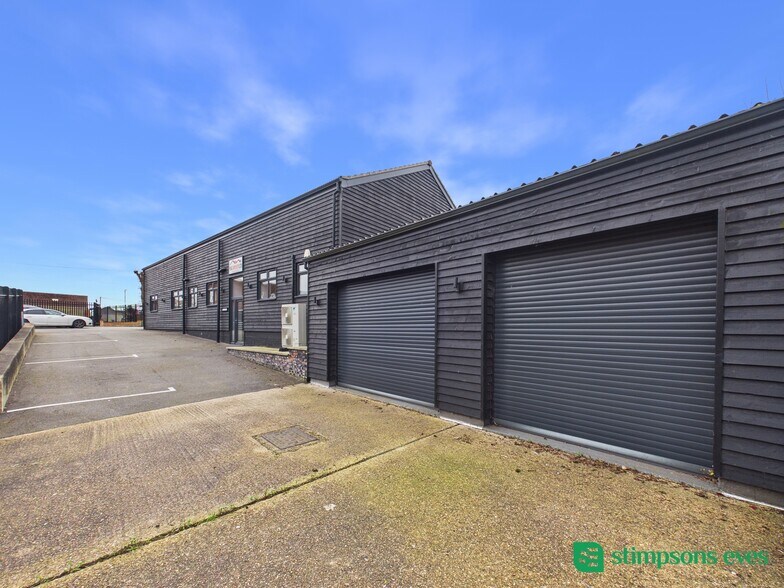 99 Shortmead St, Biggleswade à vendre - Photo du bâtiment - Image 2 de 22
