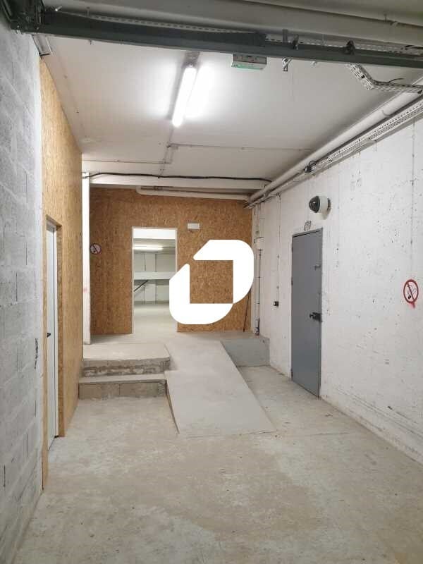 Industrial in Le Kremlin-Bicêtre for lease Building Photo- Image 1 of 15