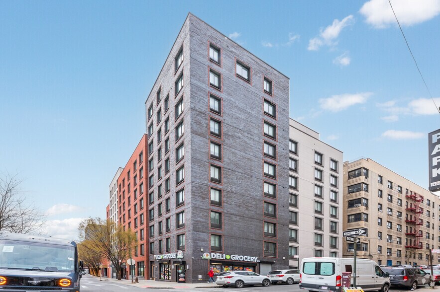 180 E 156th St, Bronx, NY à louer - Photo principale - Image 1 de 3