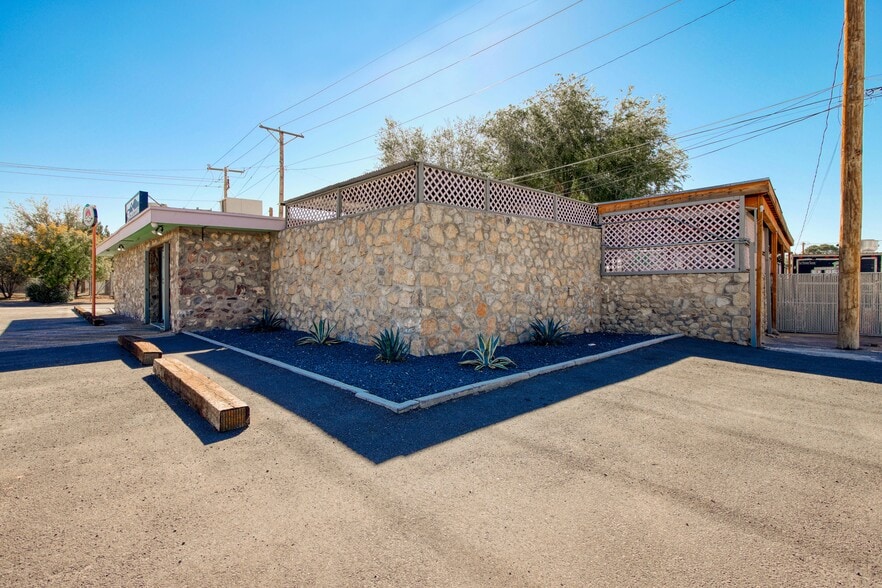 5200 Doniphan Dr, El Paso, TX for sale - Building Photo - Image 3 of 7
