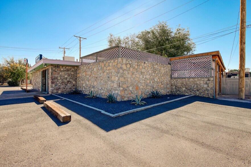 5200 Doniphan Dr, El Paso, TX à vendre - Photo du bâtiment - Image 3 de 7