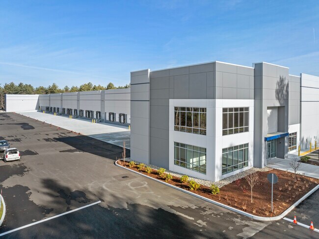 Plus de détails pour 150 Revolutionary Drive, East Taunton, MA - Industriel à louer
