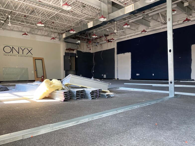 150 Eileen Way, Syosset, NY for lease - Building Photo - Image 2 of 7