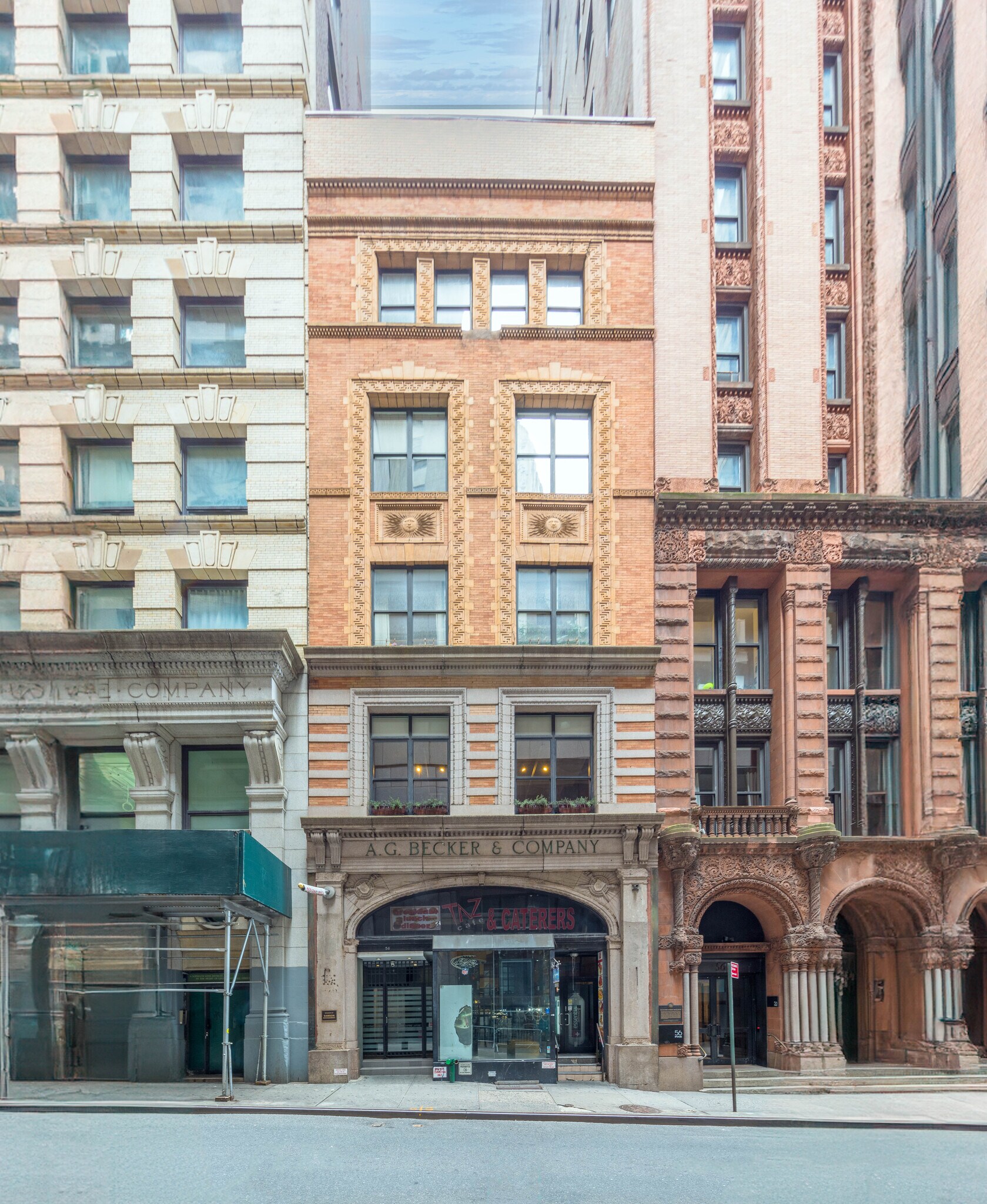 54 Pine St, New York, NY à louer Photo du bâtiment- Image 1 de 23