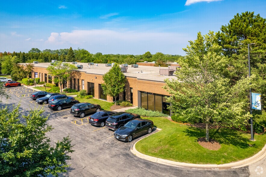 165 N Arlington Heights Rd, Buffalo Grove, IL à louer - Photo du bâtiment - Image 2 de 3