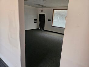 5544 W 147th St, Oak Forest, IL for lease Interior Photo- Image 2 of 6