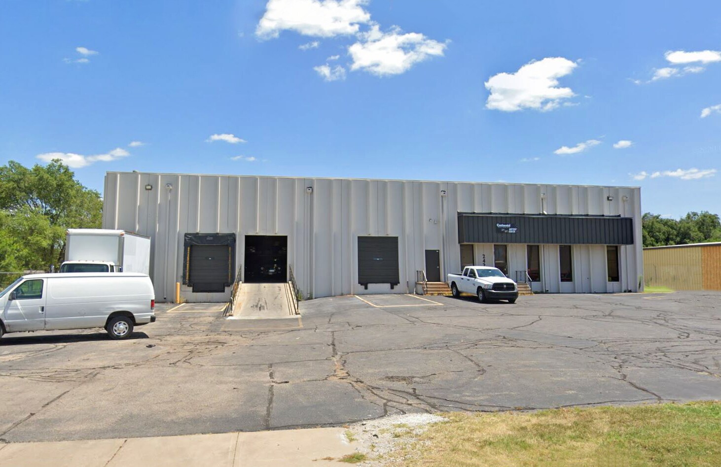 2424 S St Francis St, Wichita, KS for lease Building Photo- Image 1 of 4