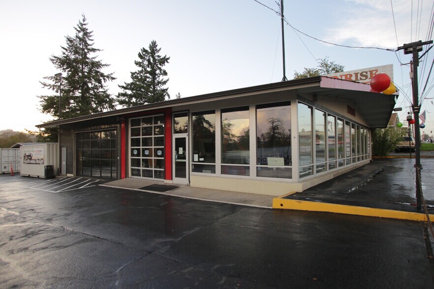16001 SE Mcloughlin Blvd, Milwaukie, OR à louer - Photo du bâtiment - Image 3 de 33