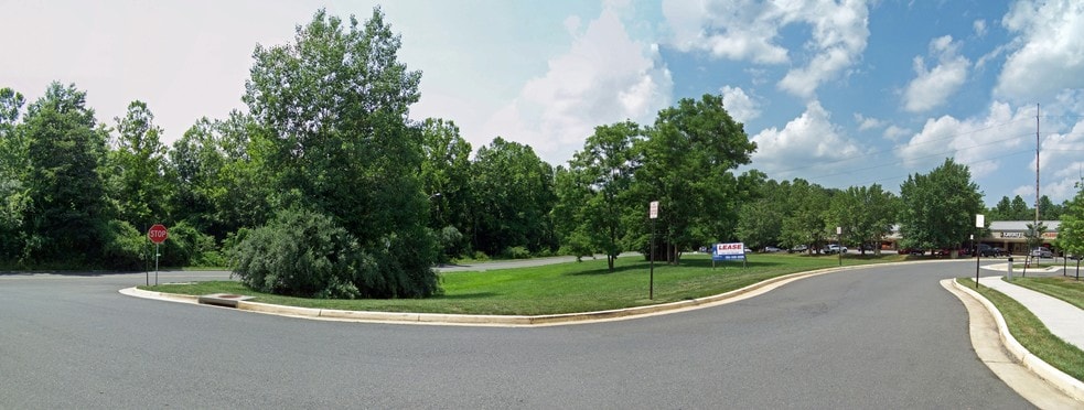 9576 Burke Rd, Fairfax, VA for lease - Building Photo - Image 3 of 6